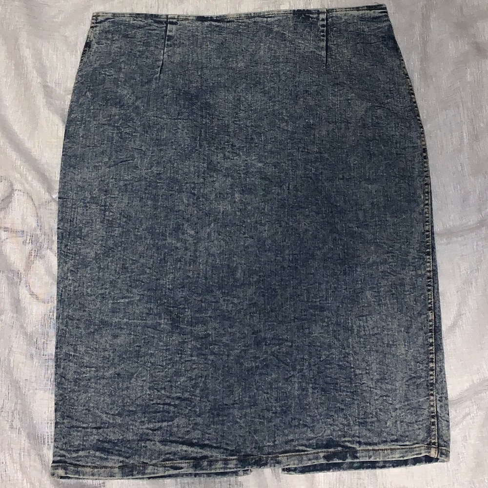 Say What? Acid wash denim skirt size 1x.